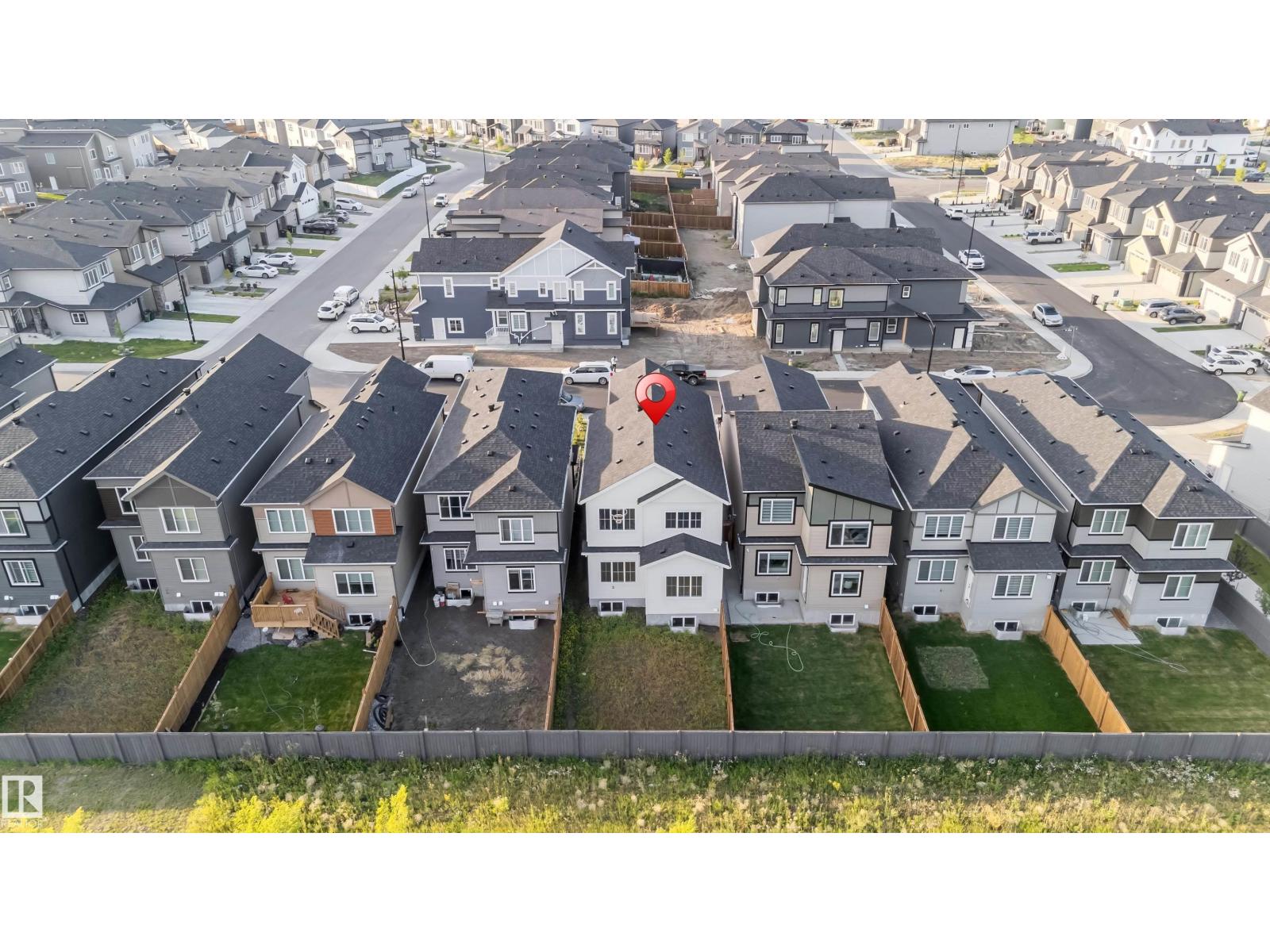 Photo 10 of 4731 168 Av Nw, Edmonton AB