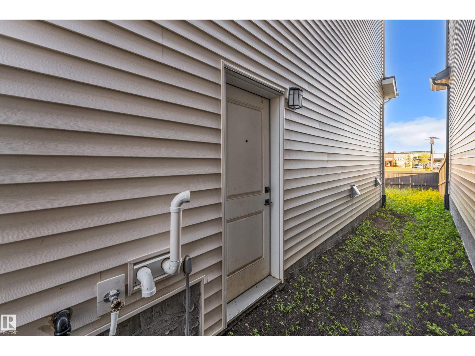 Photo 5 of 4731 168 Av Nw, Edmonton AB