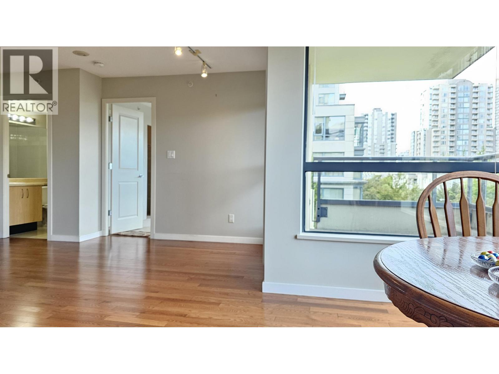 Photo 5 of 512 3588 Crowley Drive, Vancouver BC