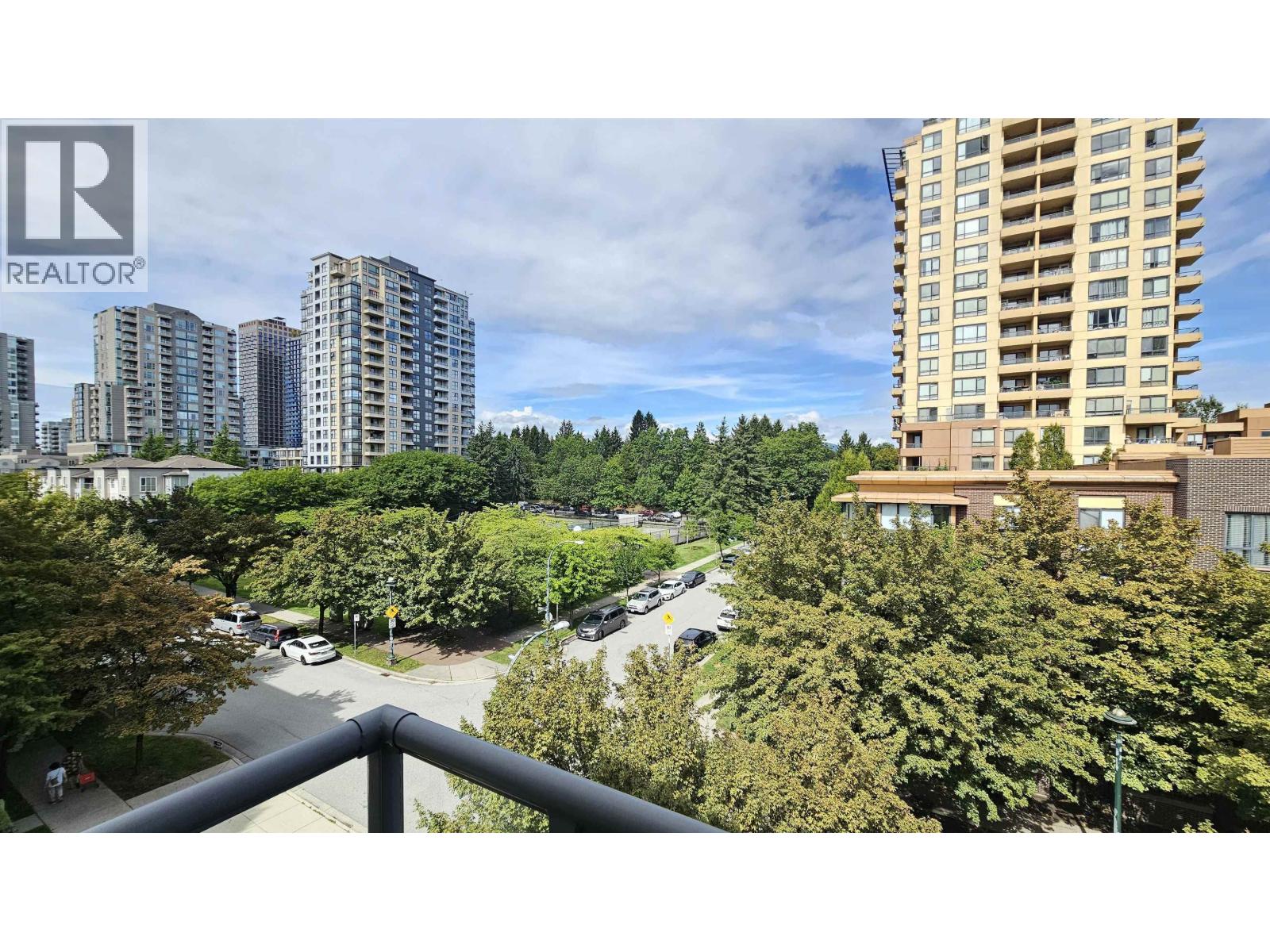 Photo 18 of 512 3588 Crowley Drive, Vancouver BC