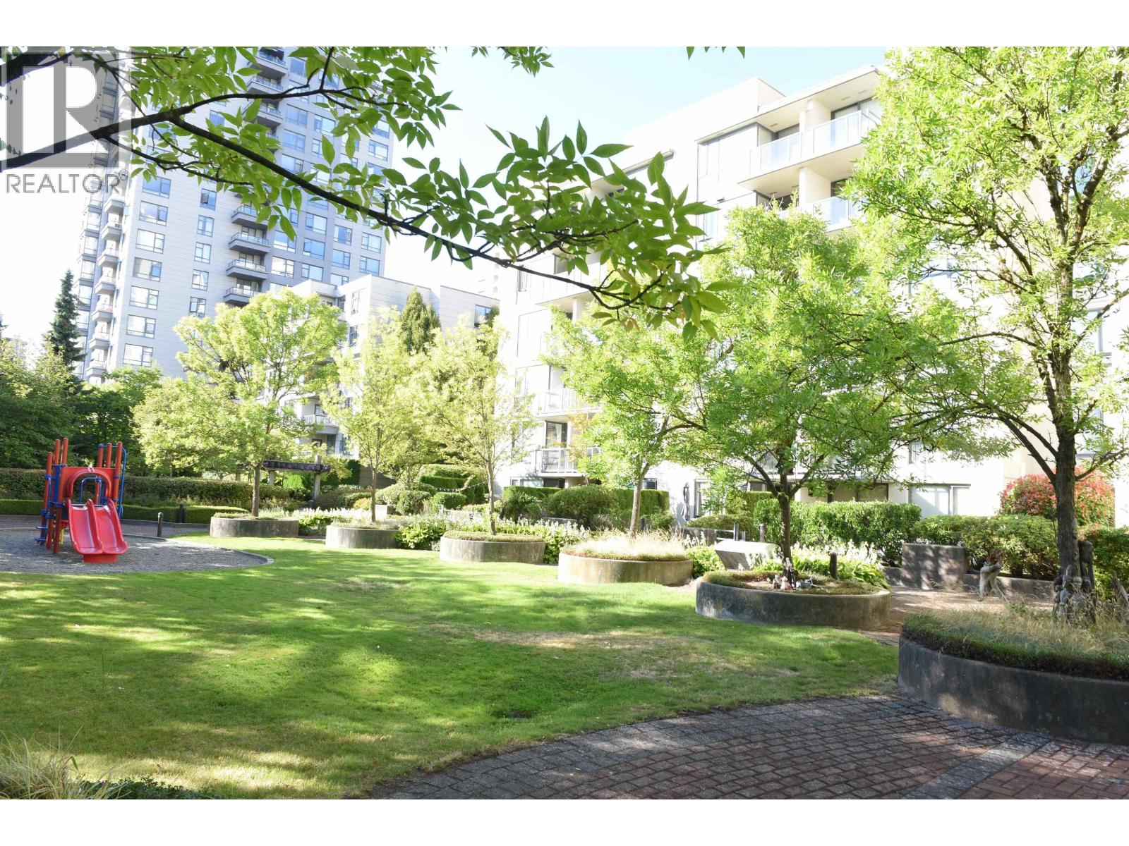 Photo 14 of 512 3588 Crowley Drive, Vancouver BC