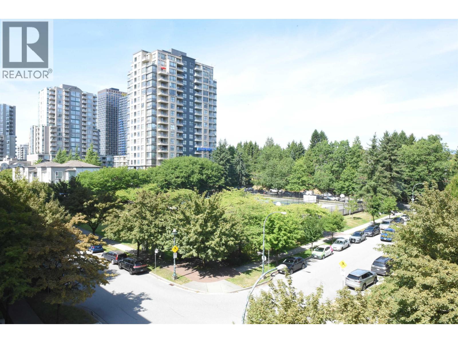 Photo 8 of 512 3588 Crowley Drive, Vancouver BC
