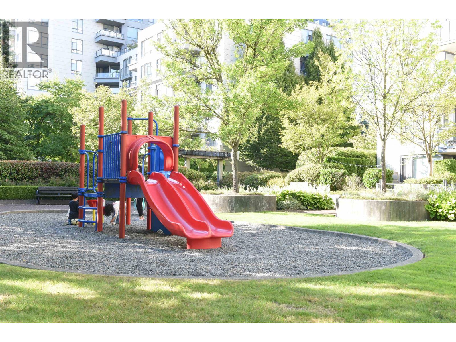 Photo 16 of 512 3588 Crowley Drive, Vancouver BC
