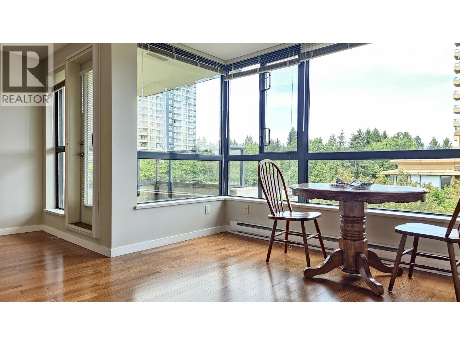 Photo 3 of 512 3588 Crowley Drive, Vancouver BC