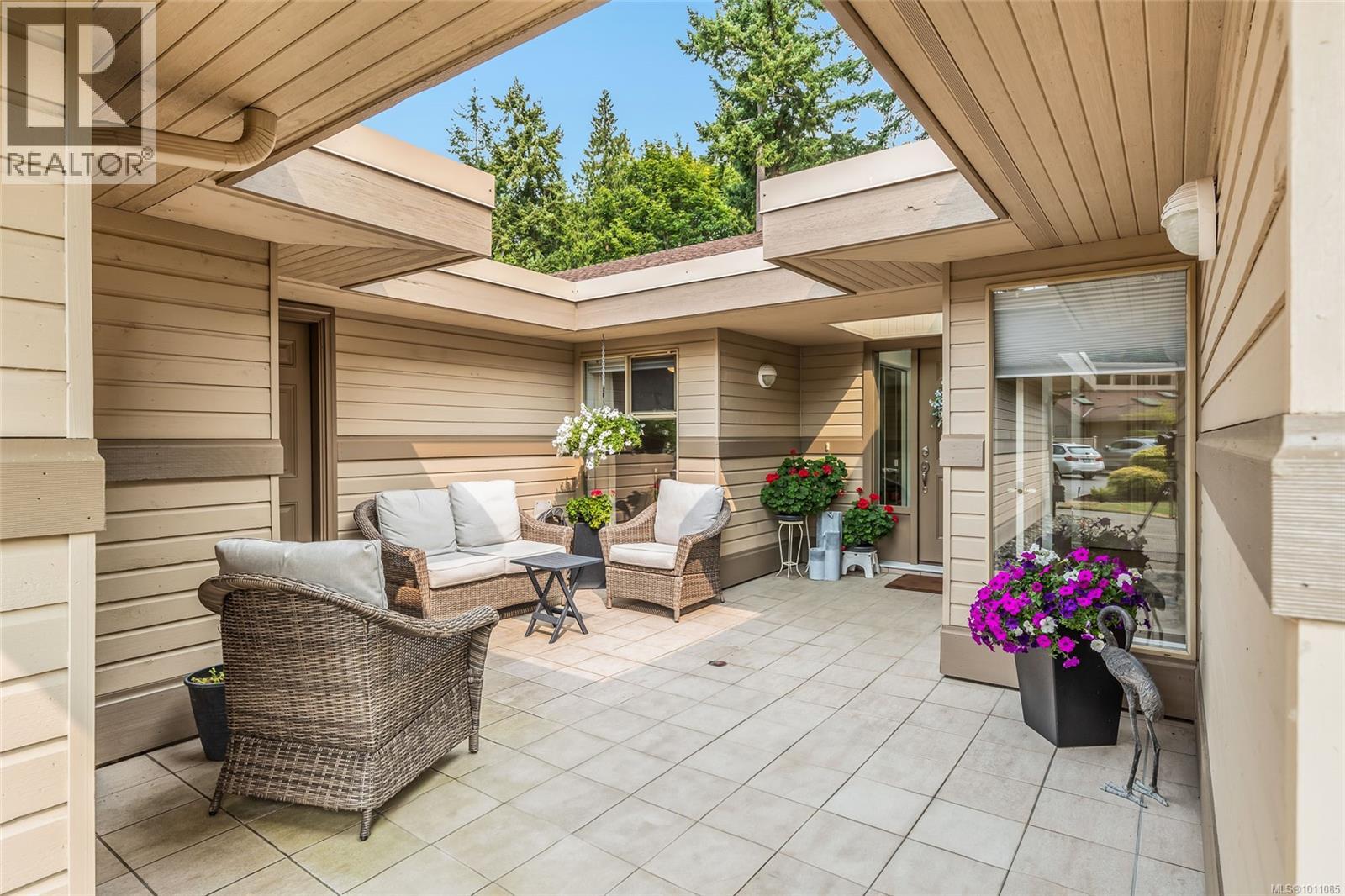 Photo 18 of 868 Lakes Blvd, Parksville BC