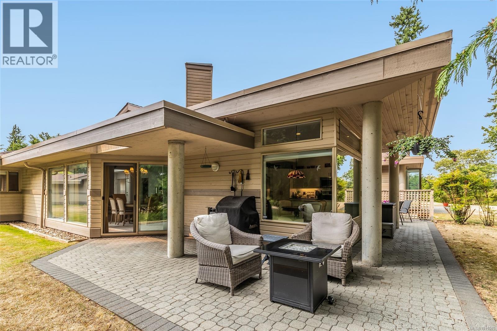Photo 30 of 868 Lakes Blvd, Parksville BC