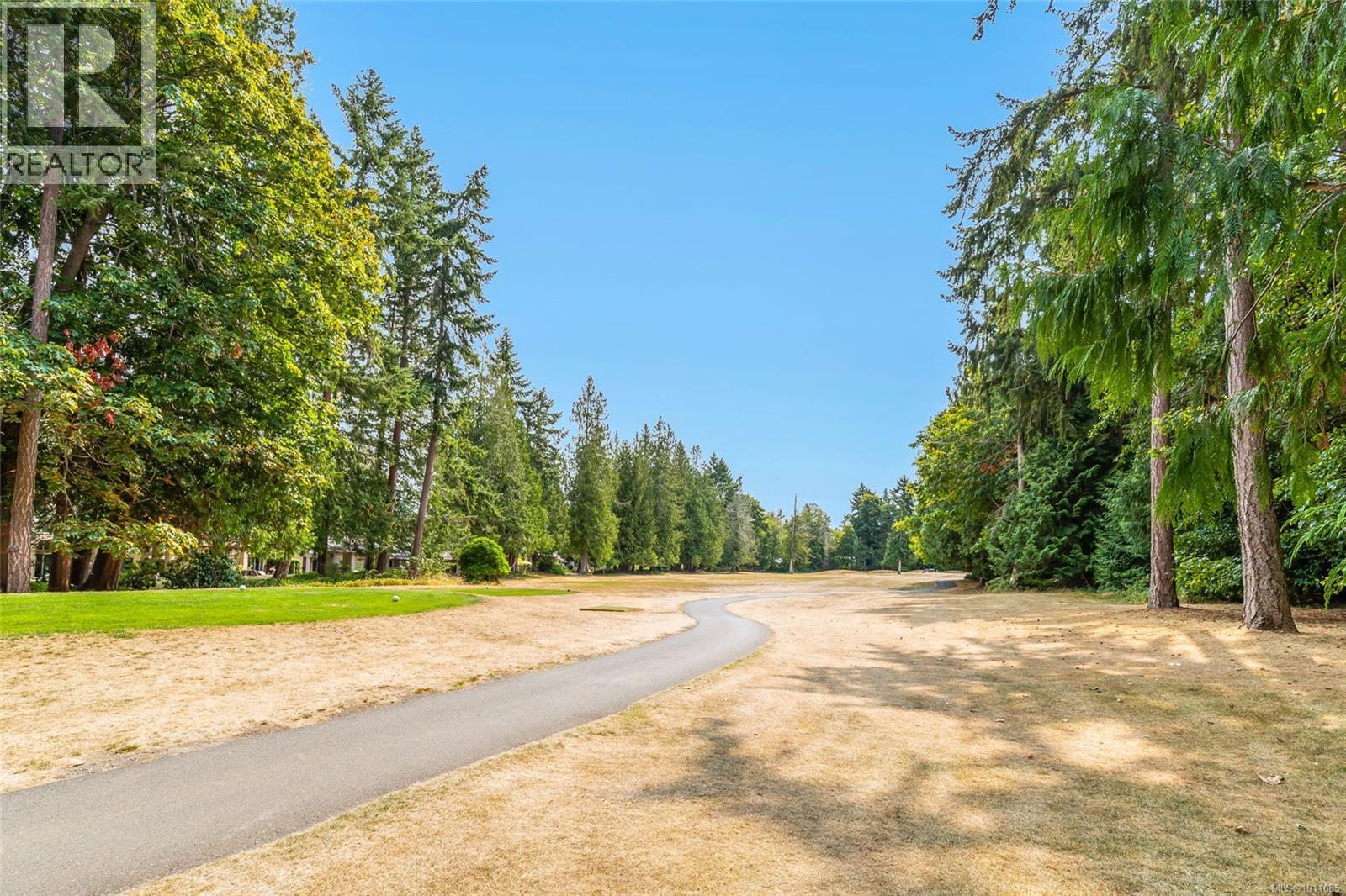 Photo 31 of 868 Lakes Blvd, Parksville BC