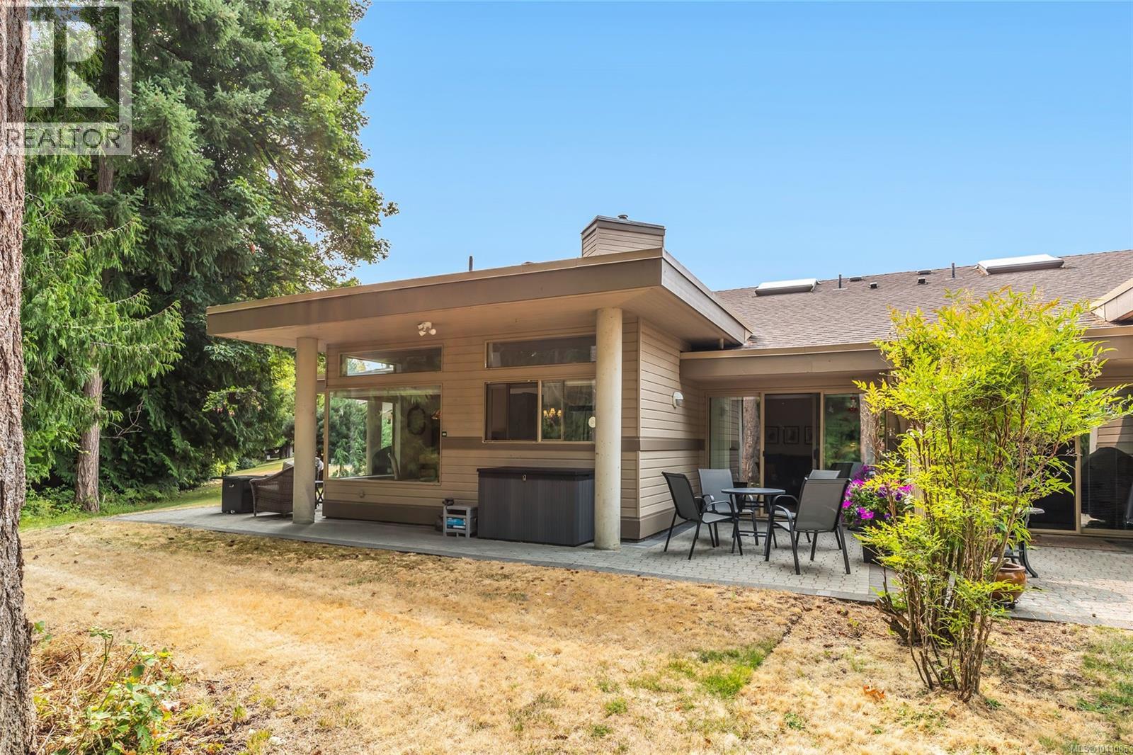 Photo 34 of 868 Lakes Blvd, Parksville BC