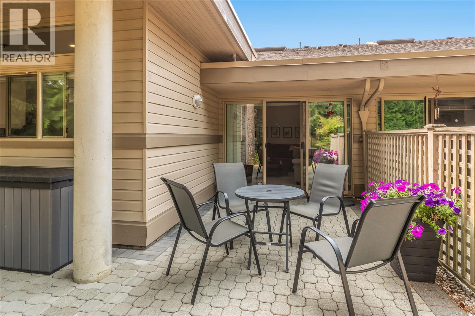 Photo 36 of 868 Lakes Blvd, Parksville BC