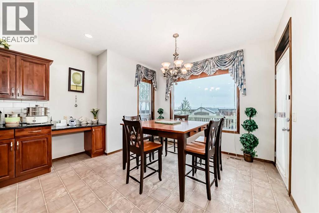 Photo 13 of 137 Pantego Road Nw, Calgary AB