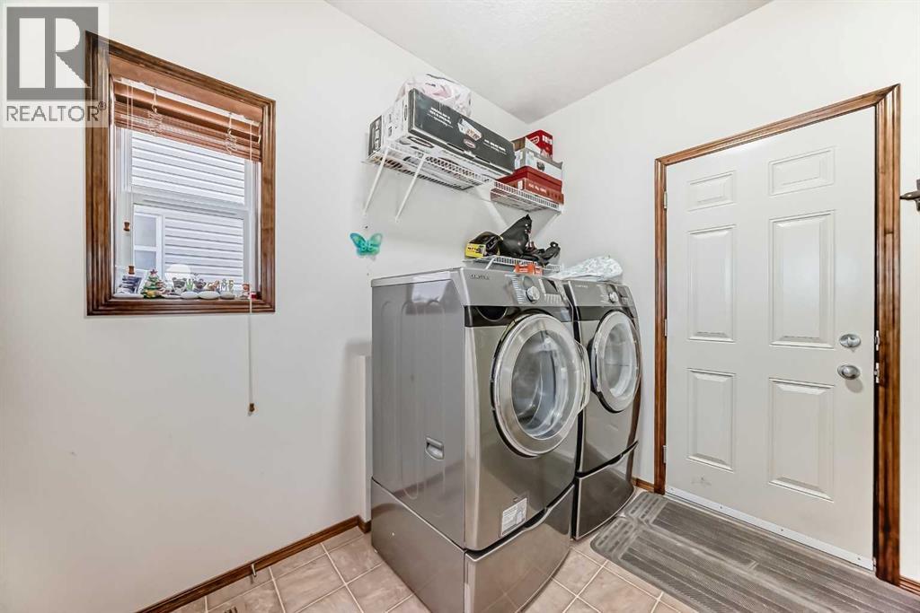 Photo 24 of 137 Pantego Road Nw, Calgary AB
