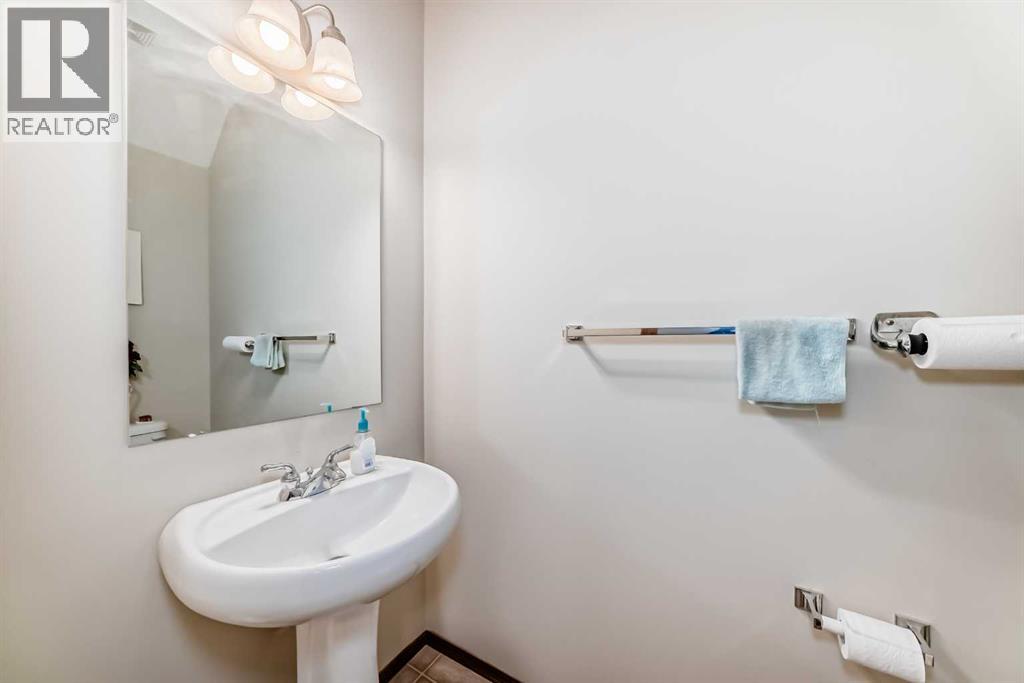 Photo 23 of 137 Pantego Road Nw, Calgary AB