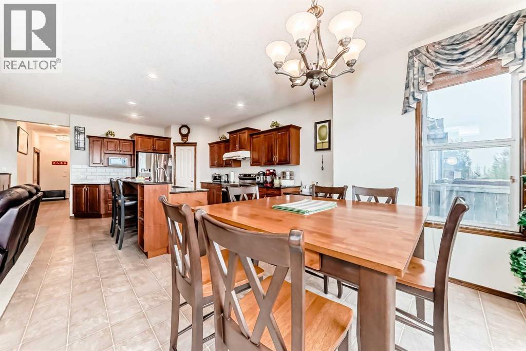 Photo 18 of 137 Pantego Road Nw, Calgary AB