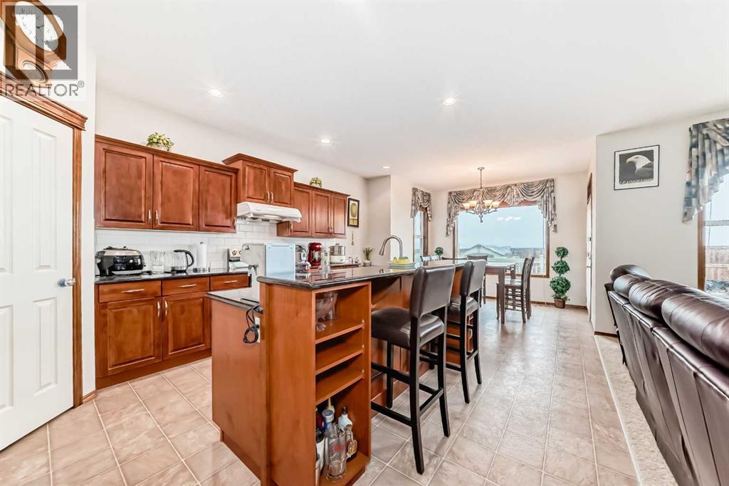 Photo 7 of 137 Pantego Road Nw, Calgary AB