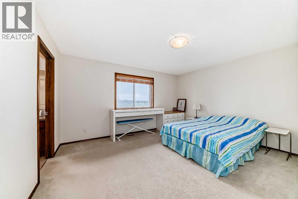 Photo 26 of 137 Pantego Road Nw, Calgary AB