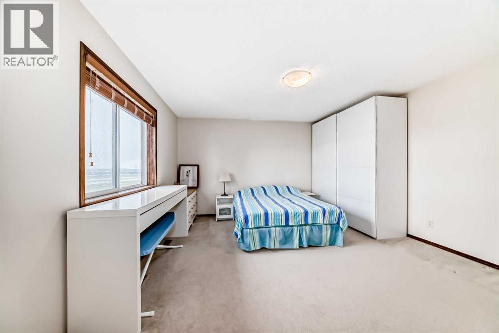 Photo 27 of 137 Pantego Road Nw, Calgary AB