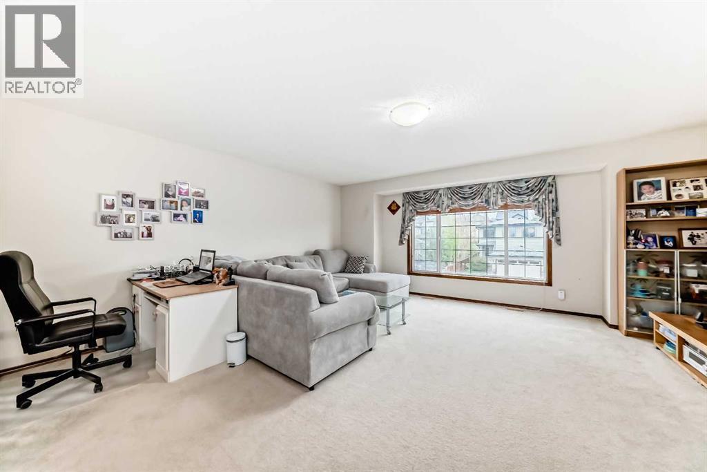 Photo 39 of 137 Pantego Road Nw, Calgary AB