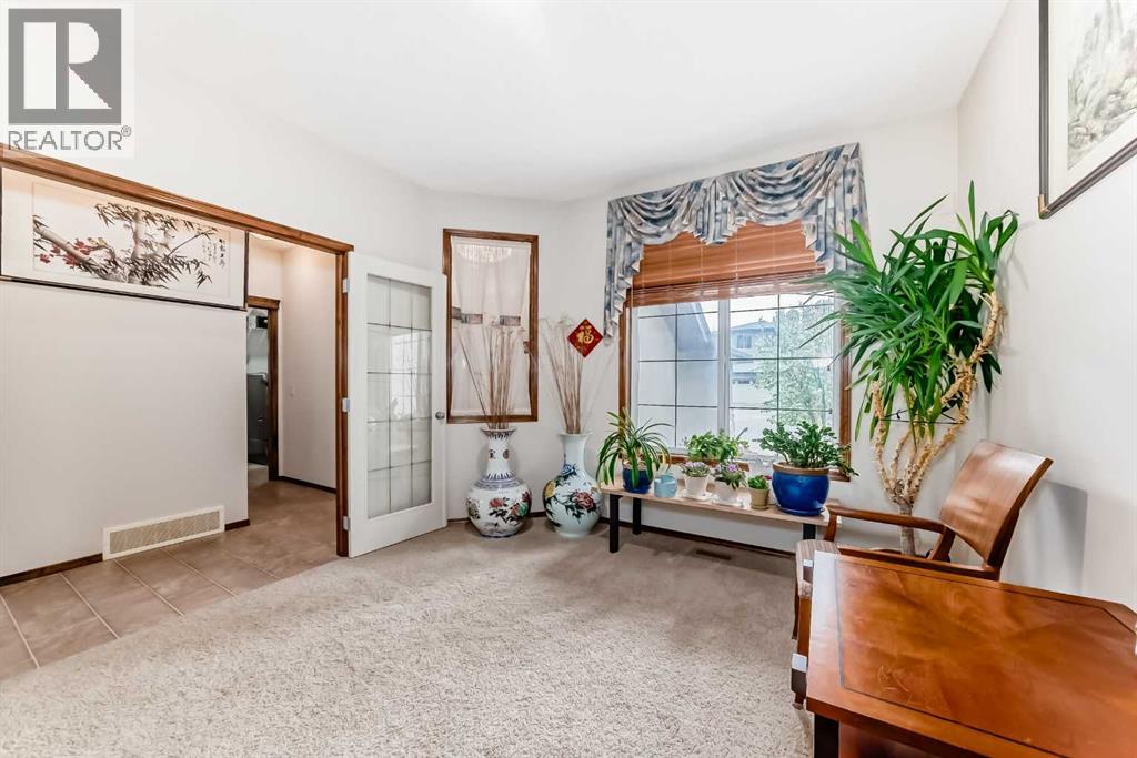 Photo 21 of 137 Pantego Road Nw, Calgary AB