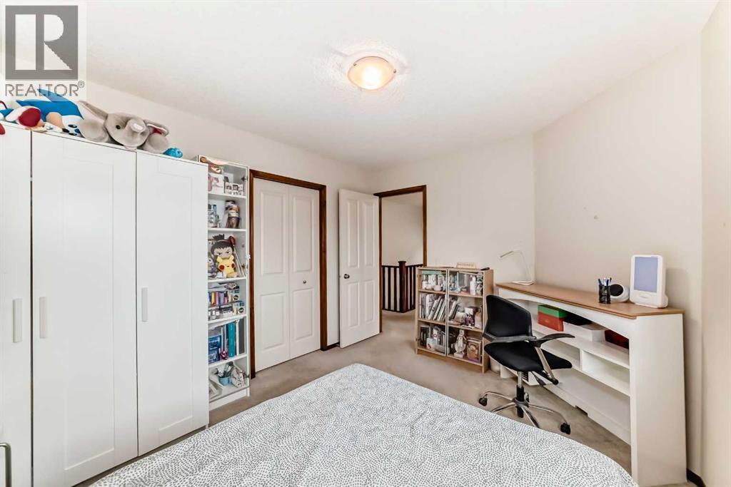 Photo 34 of 137 Pantego Road Nw, Calgary AB