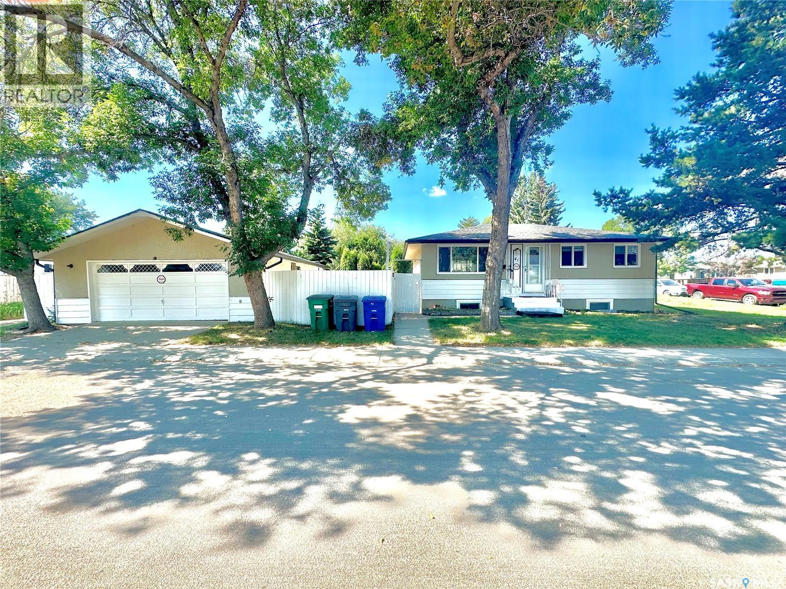 Photo 1 of 41 Cartier Crescent, Saskatoon SK