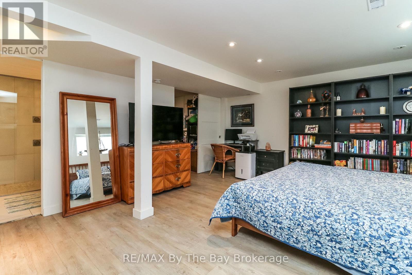 Photo 9 of 342 Coastline Drive, Wasaga Beach ON