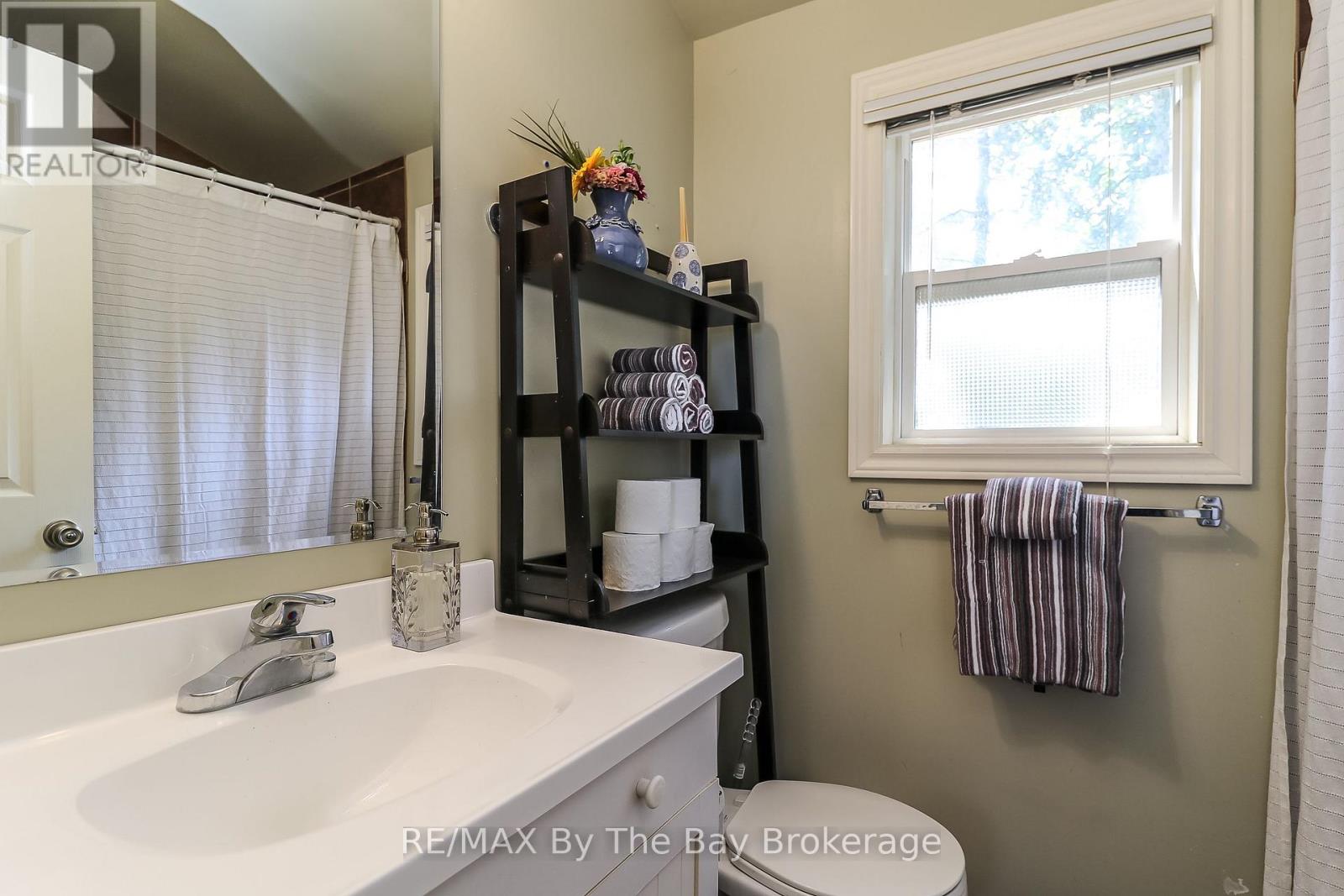 Photo 18 of 342 Coastline Drive, Wasaga Beach ON
