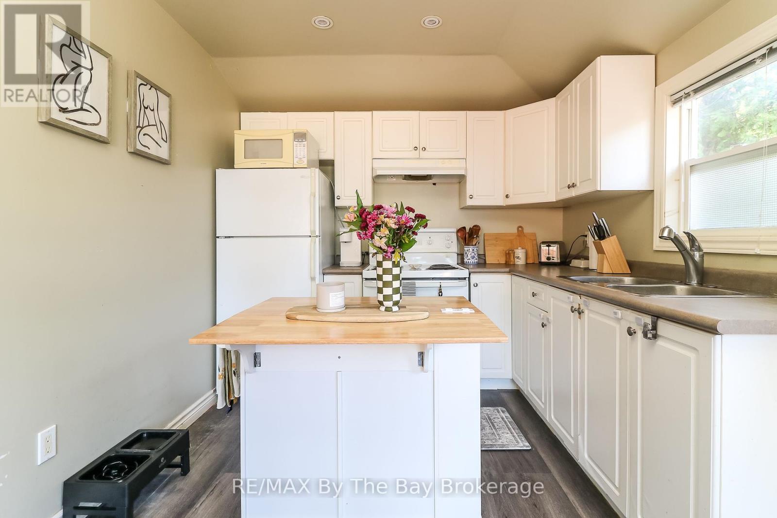 Photo 12 of 342 Coastline Drive, Wasaga Beach ON