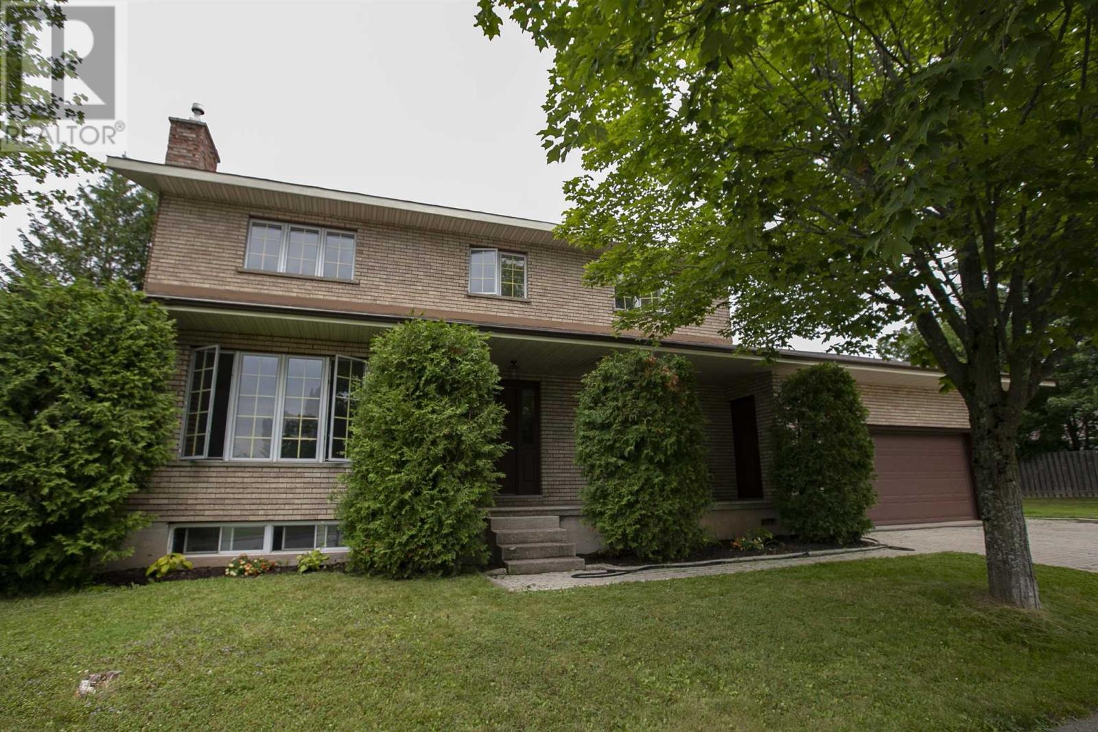 Photo 2 of 46 Mary Ave, Sault Ste Marie ON