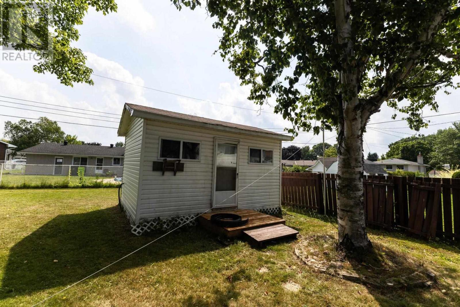 Photo 27 of 51 Pelican Dr, Sault Ste Marie ON