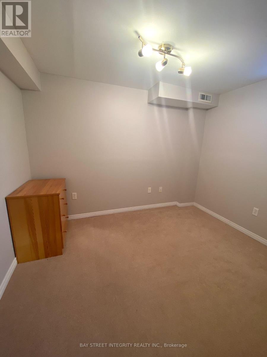 Photo 13 of 52 John Gary Drive, Markham ON