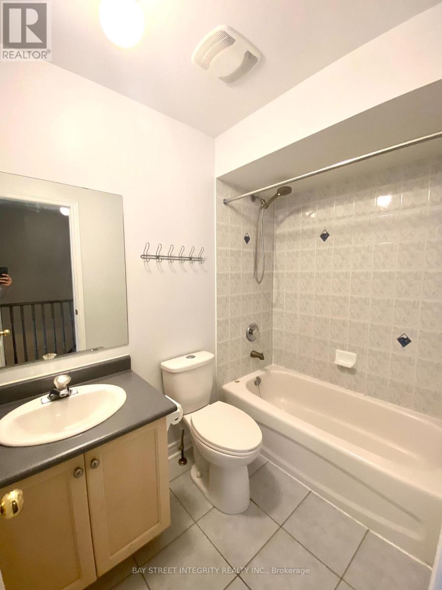 Photo 11 of 52 John Gary Drive, Markham ON