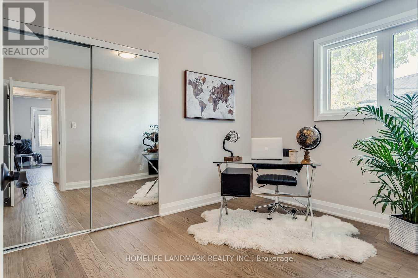Photo 7 of 323 Kerswell Drive, Richmond Hill ON
