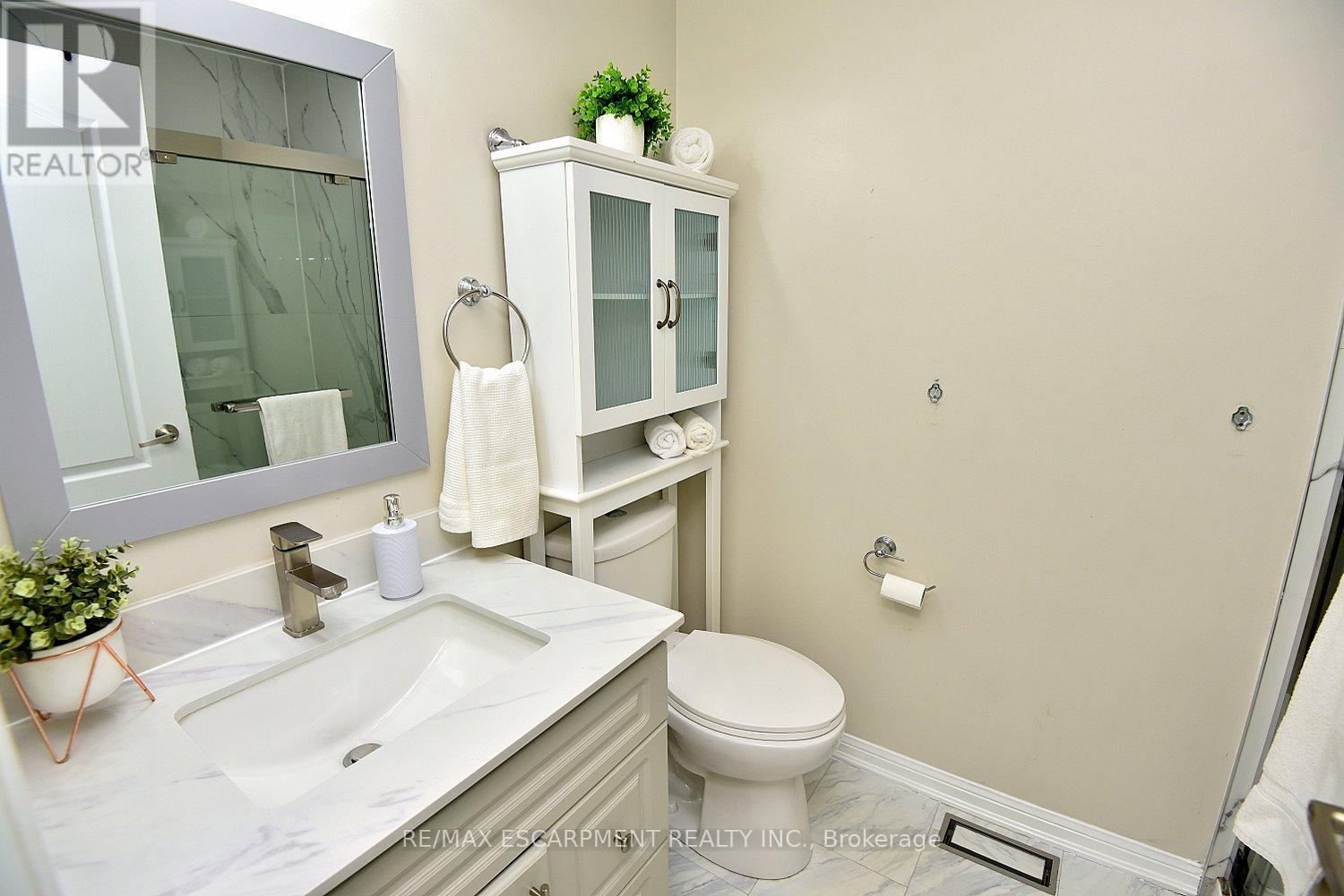 Photo 16 of 45 Ohara Lane, Hamilton ON