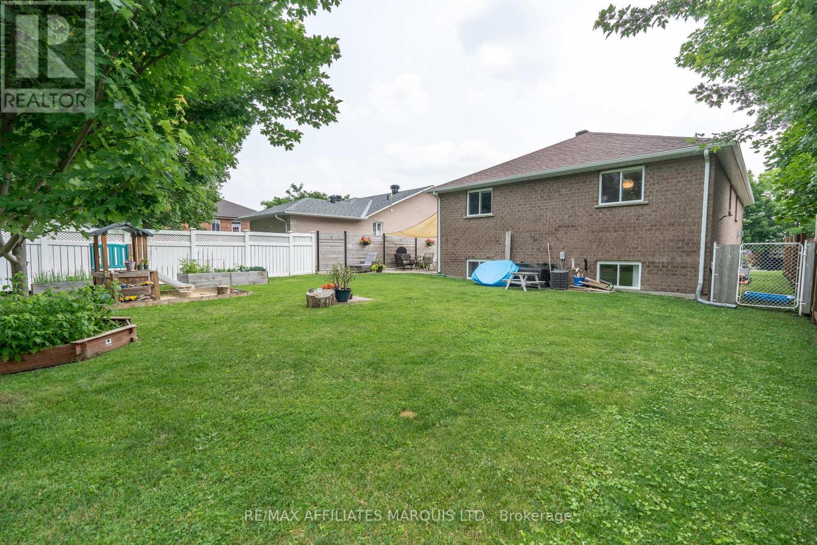 Photo 32 of 1161 Kirkman Court, Cornwall ON