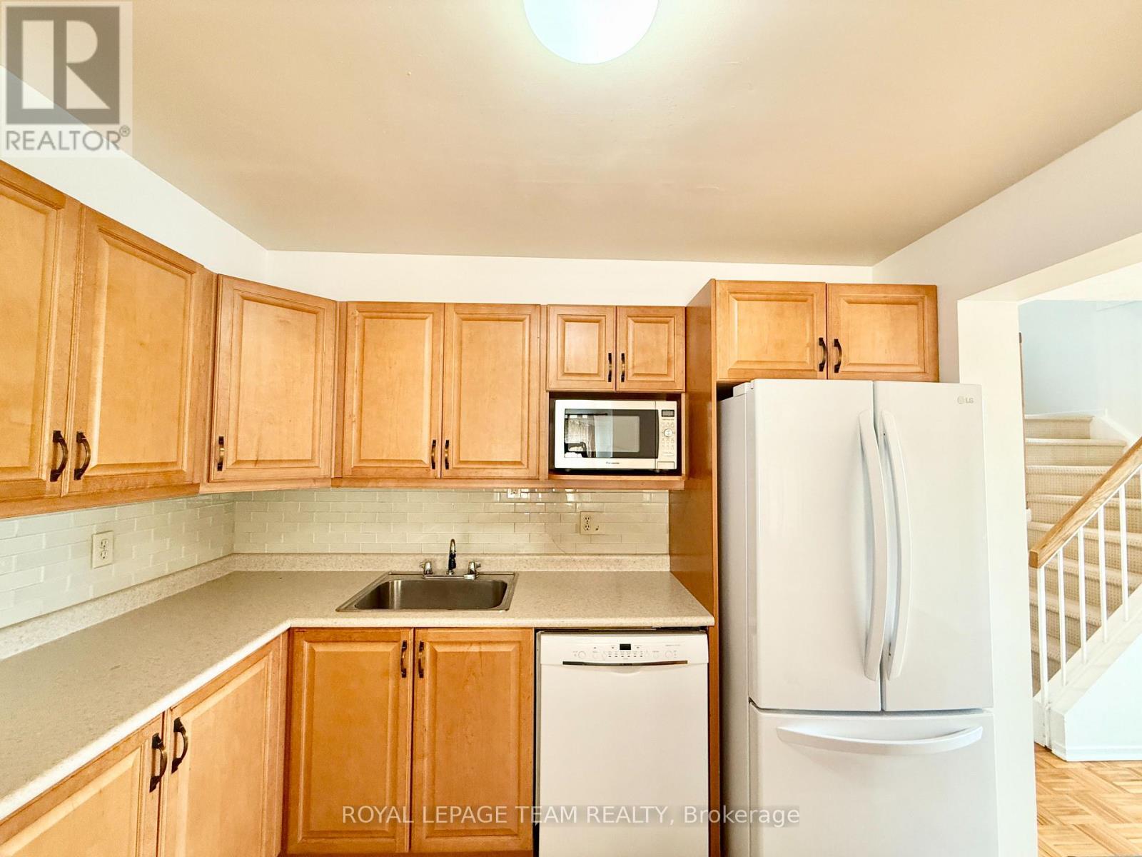 Photo 19 of A 14 Castlebrook Lane, Ottawa ON