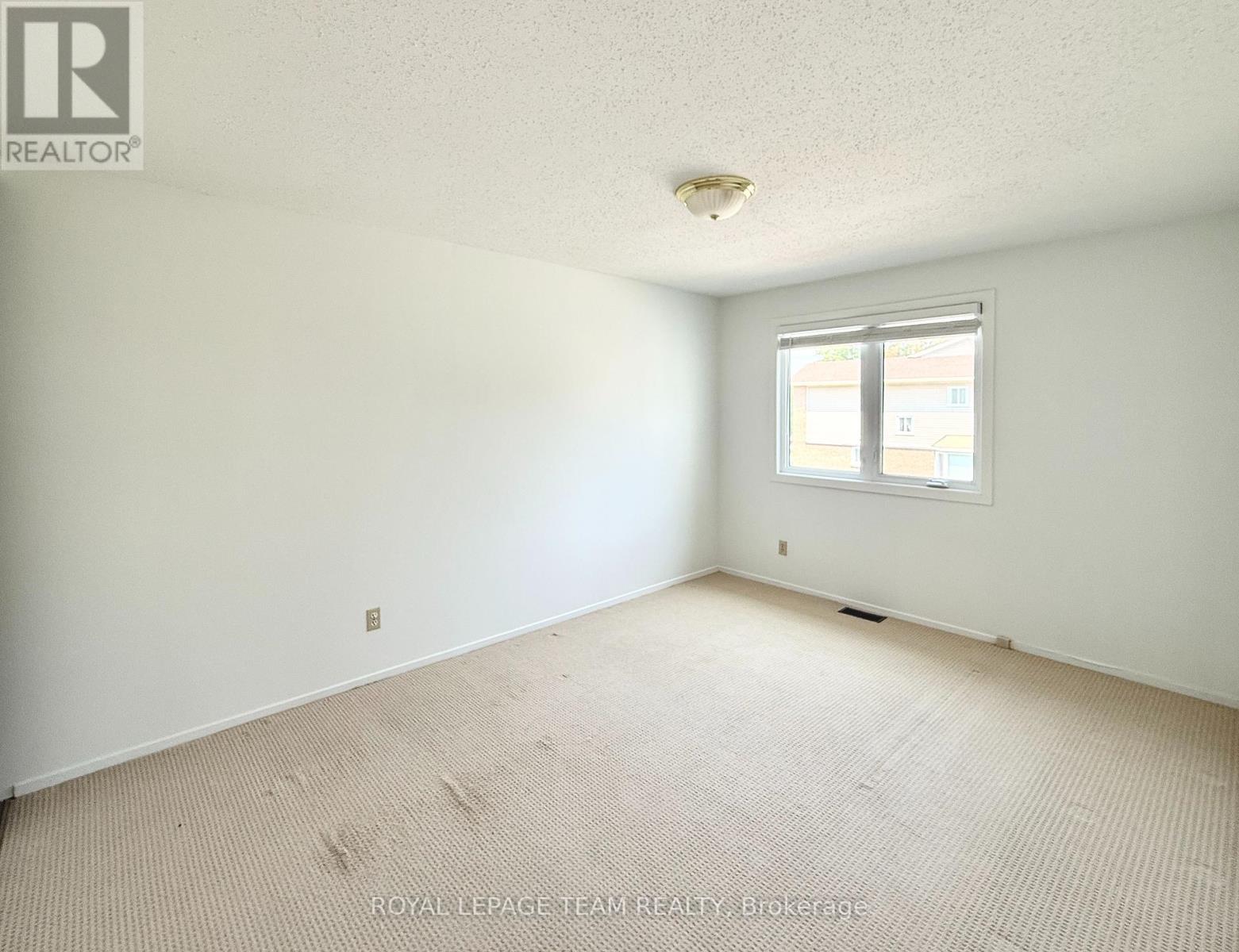 Photo 4 of A 14 Castlebrook Lane, Ottawa ON