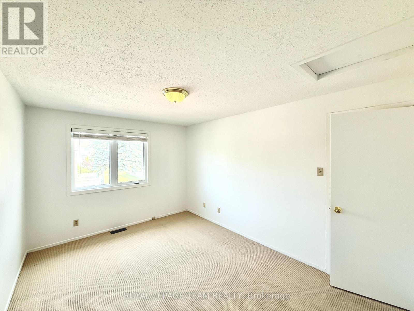 Photo 20 of A 14 Castlebrook Lane, Ottawa ON