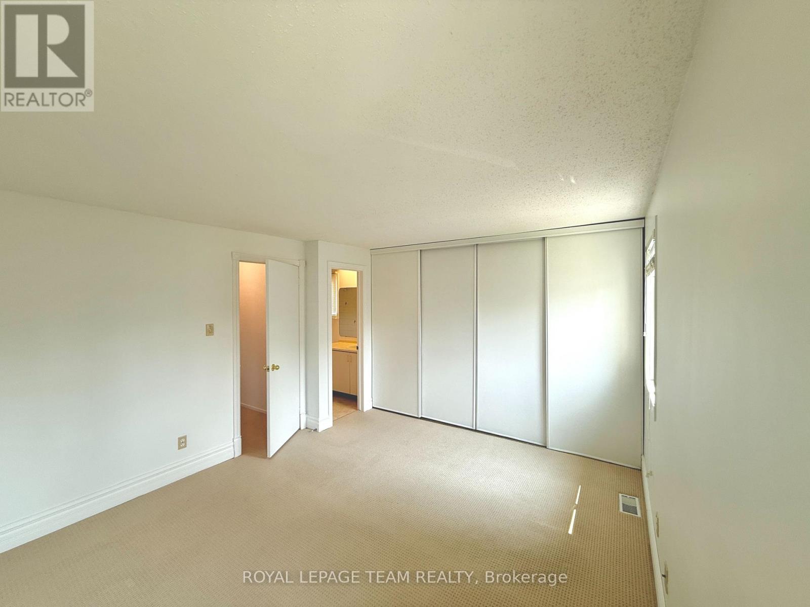 Photo 7 of A 14 Castlebrook Lane, Ottawa ON