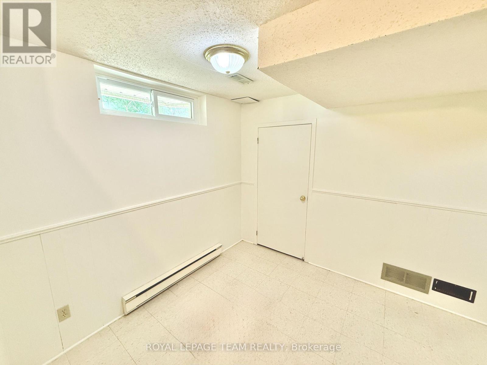 Photo 12 of A 14 Castlebrook Lane, Ottawa ON