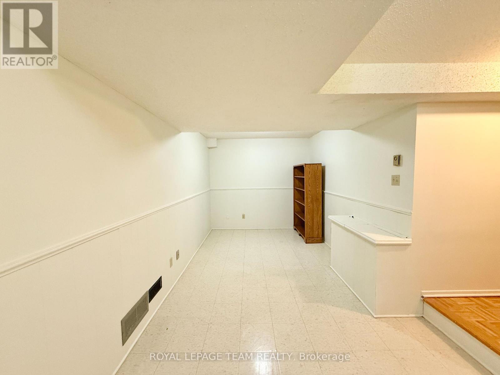 Photo 8 of A 14 Castlebrook Lane, Ottawa ON