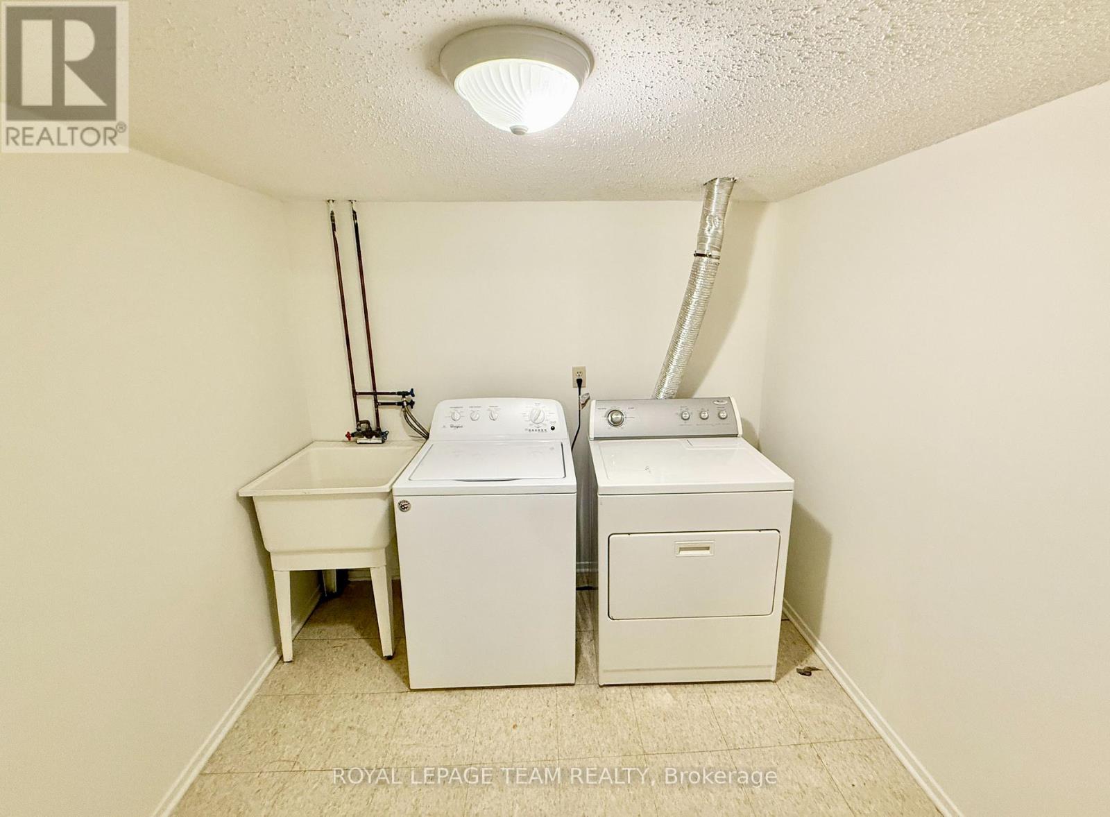 Photo 10 of A 14 Castlebrook Lane, Ottawa ON