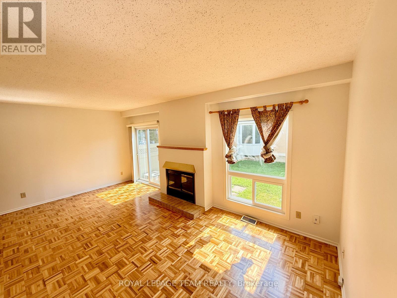 Photo 14 of A 14 Castlebrook Lane, Ottawa ON