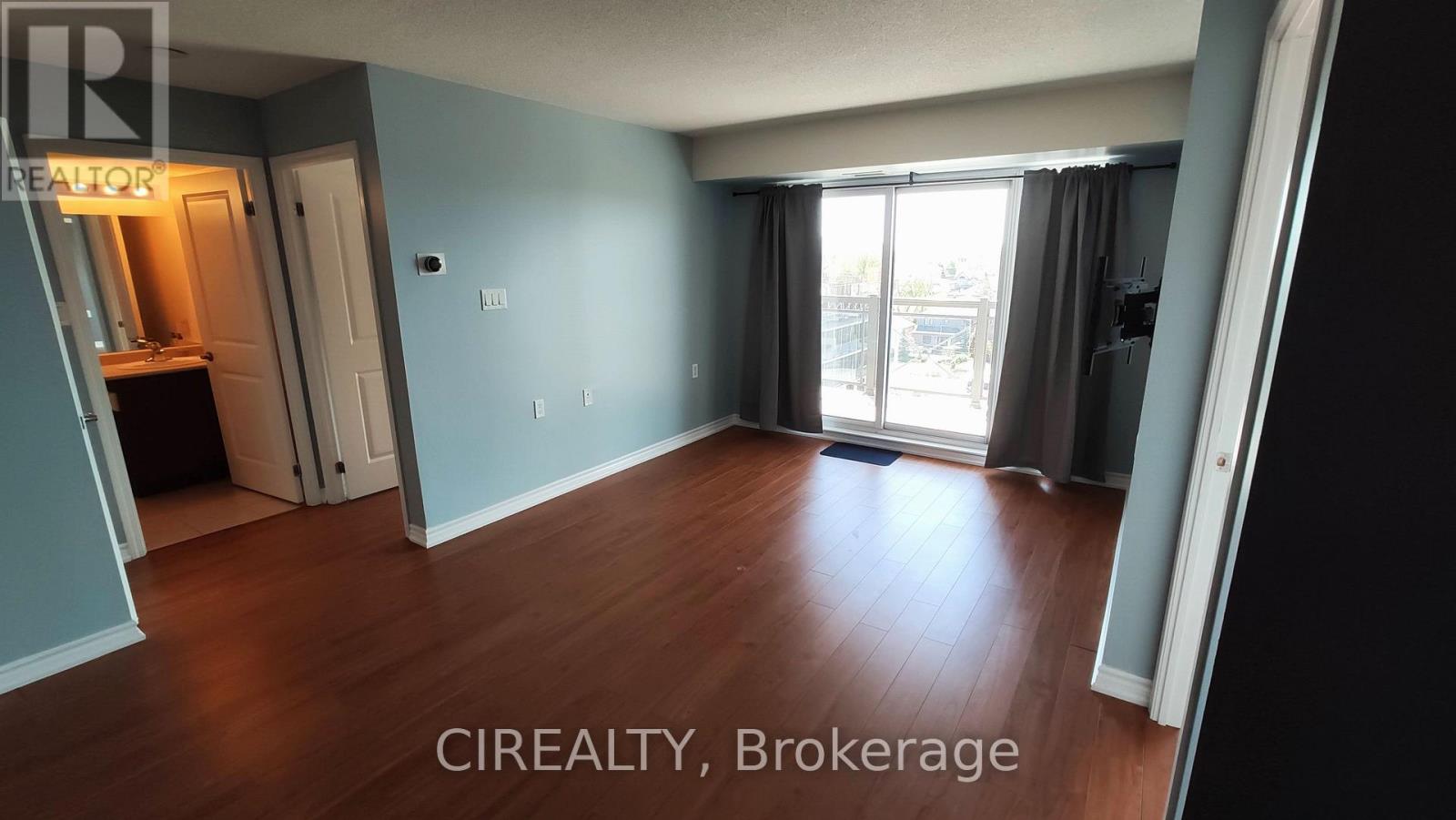 Photo 2 of 607 872 Sheppard Avenue W, Toronto ON