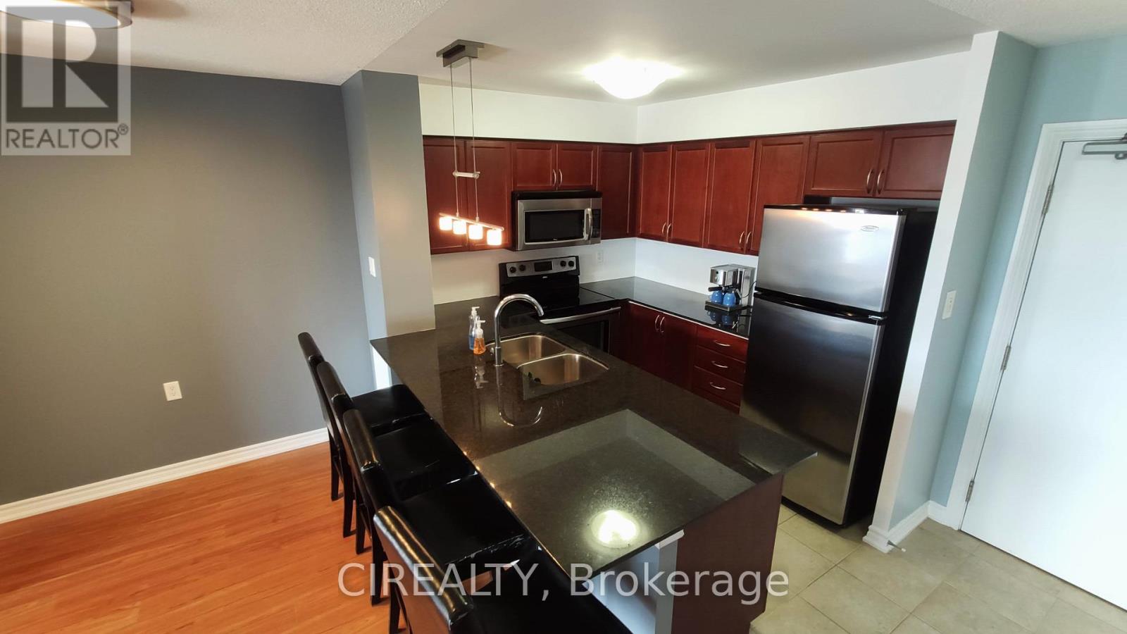 Photo 4 of 607 872 Sheppard Avenue W, Toronto ON