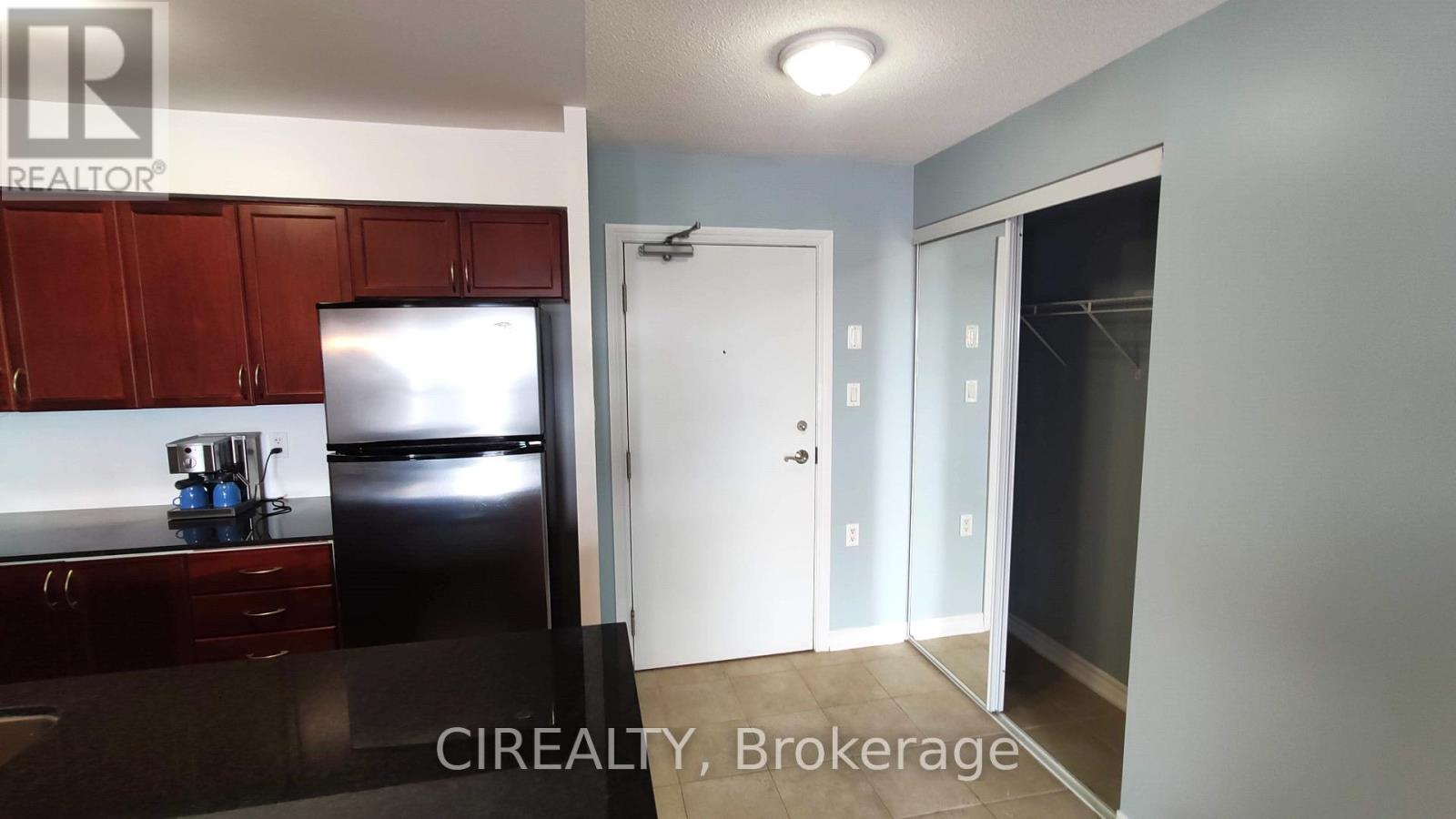 Photo 5 of 607 872 Sheppard Avenue W, Toronto ON