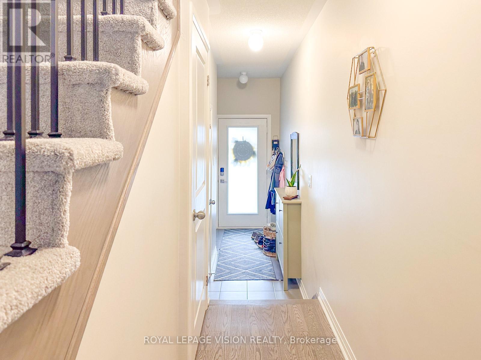 Photo 12 of 74 Caspian Square, Clarington ON