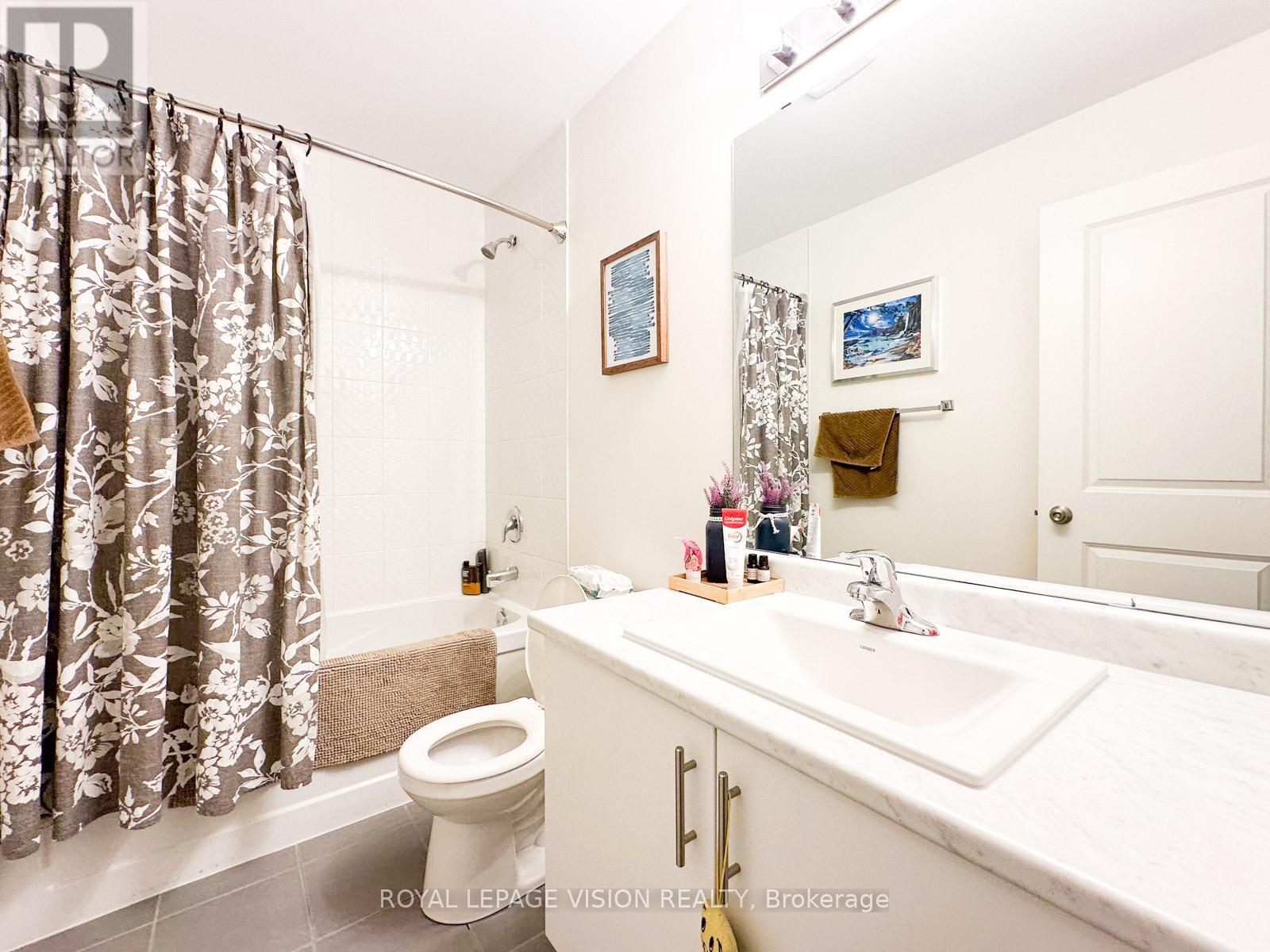 Photo 20 of 74 Caspian Square, Clarington ON