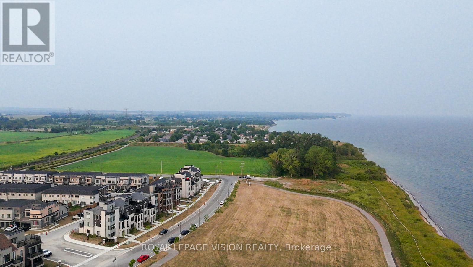 Photo 23 of 74 Caspian Square, Clarington ON