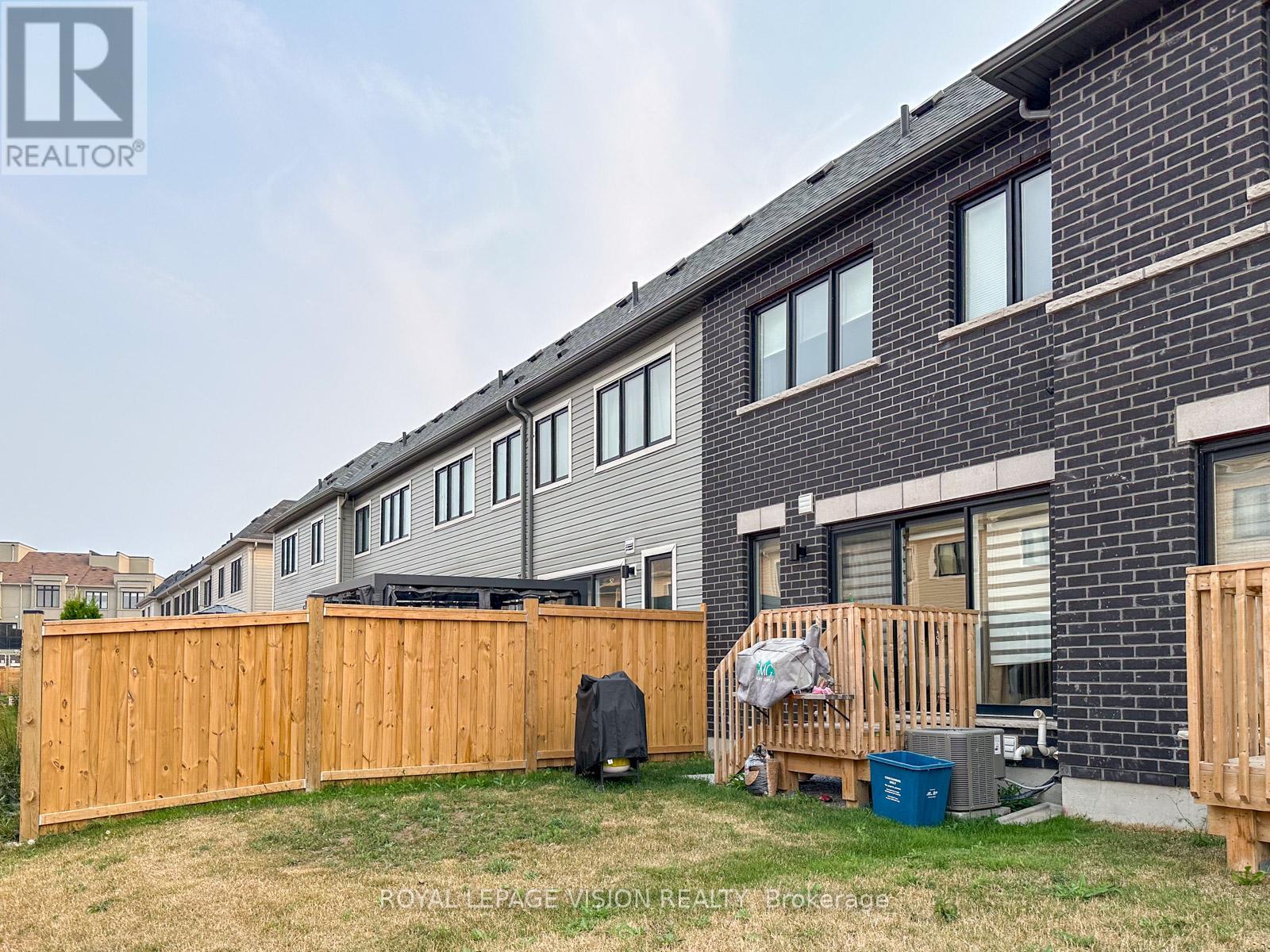Photo 32 of 74 Caspian Square, Clarington ON