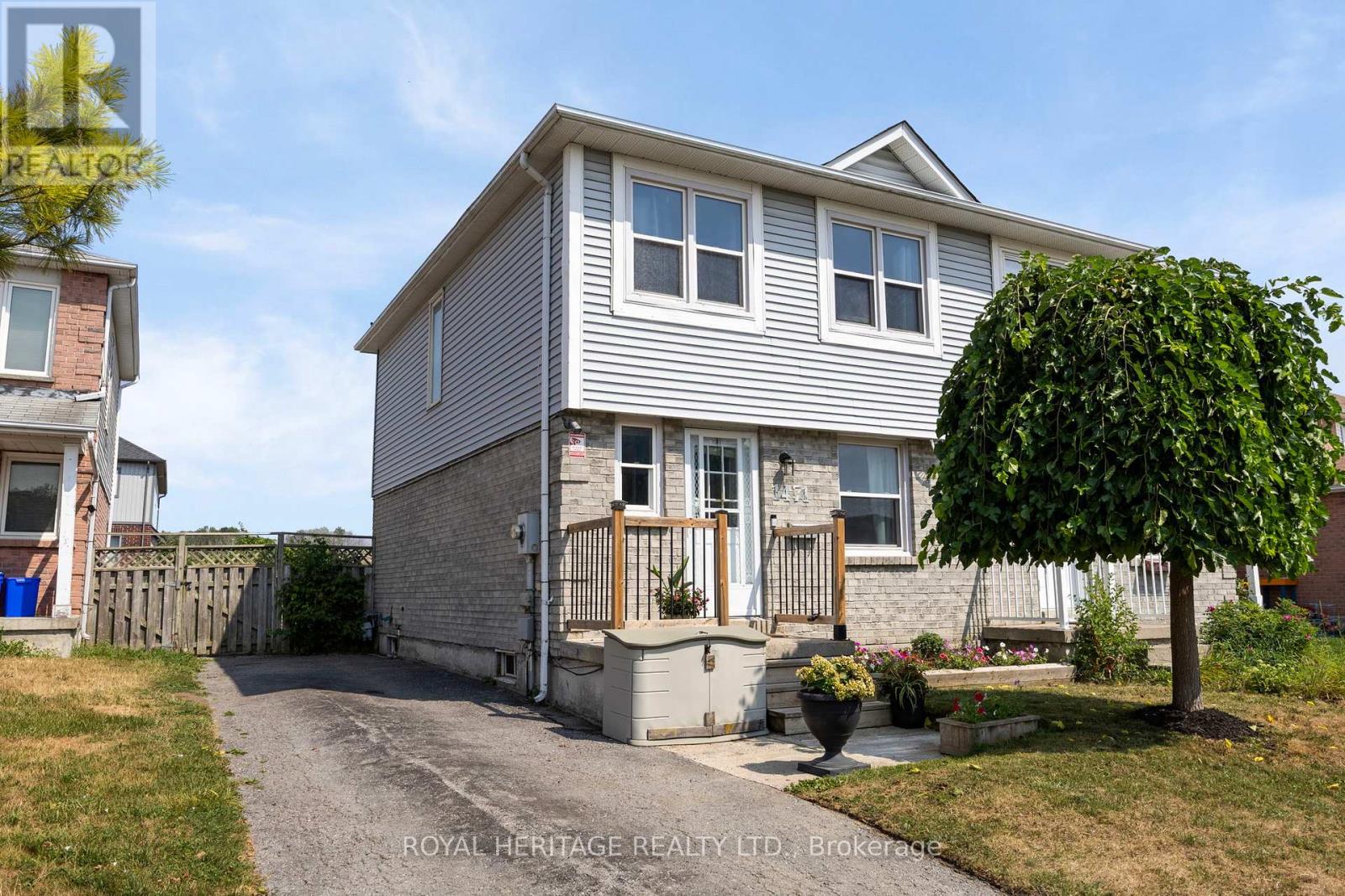 Photo 3 of 1471 Connery Crescent, Oshawa ON